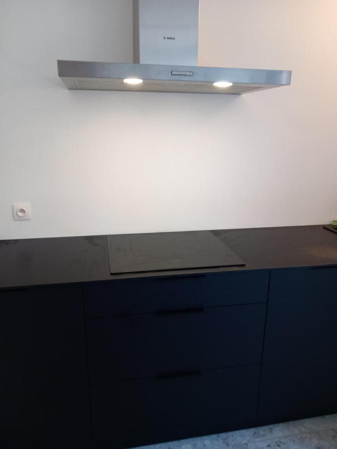 Studio Near Shopping K In K New Bright And Central Kortrijk Bagian luar foto